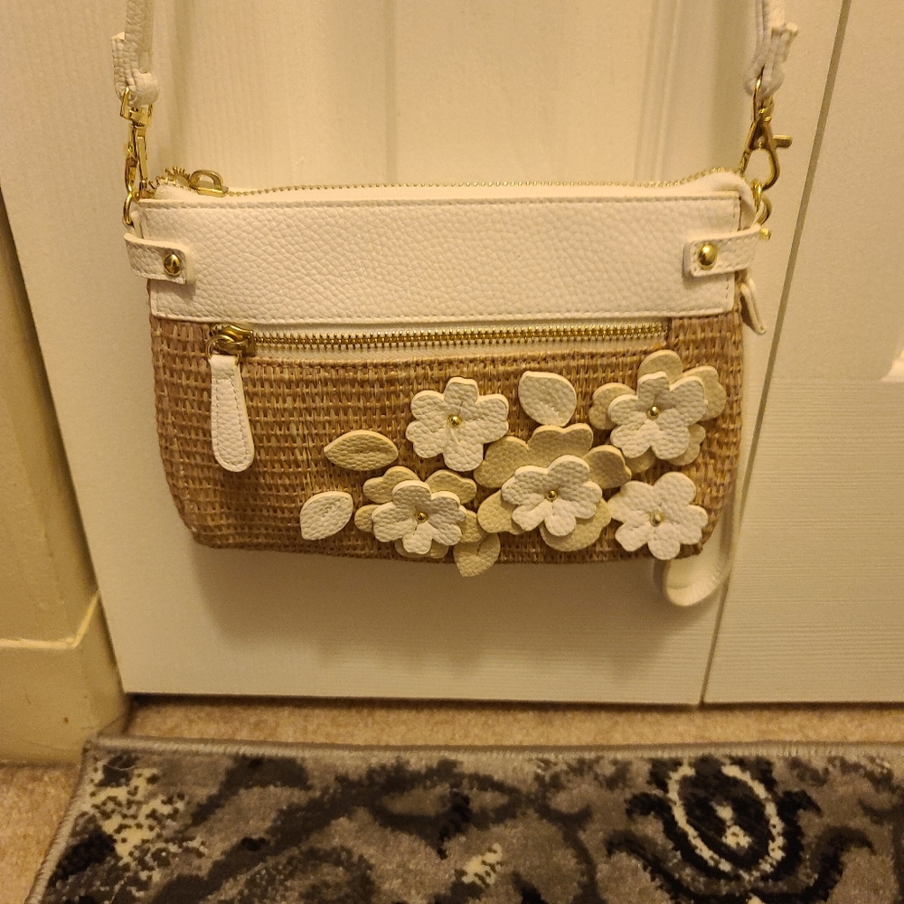 Withe bag with flower details
